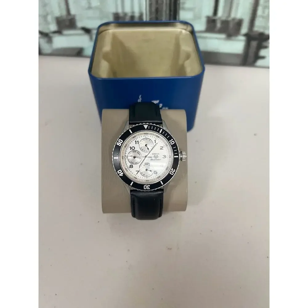 Fossil Men's Defender DEC1006 Sport Dive Watch, White Dial, Black Leather Strap